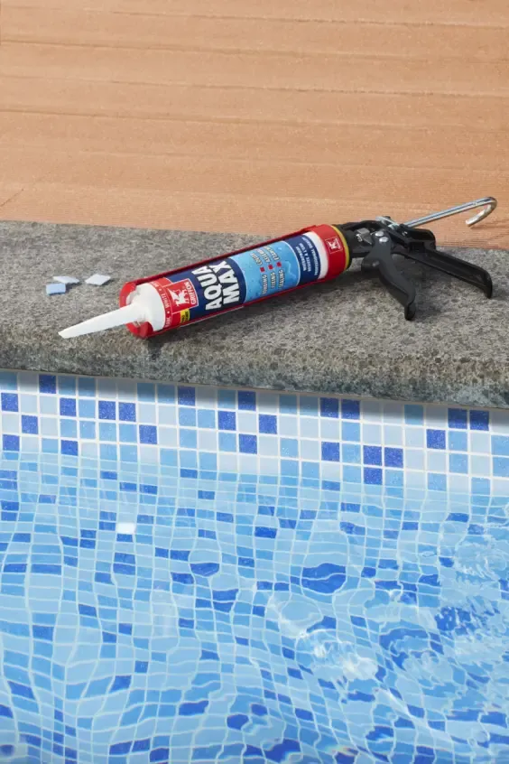 Griffon-Aquamax-tiling-Portrait-productshot.webp