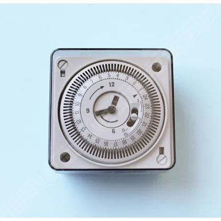 Horloge journalière à encastrer (sans réserve de marche)